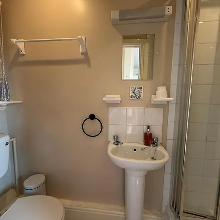 Adam Place 3*